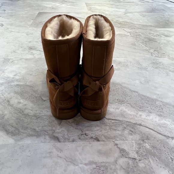 UGG Women's Classic Lace Chestnut Mid Suede 1103757‎ Winter Boot Size 6 - Picture 5 of 12